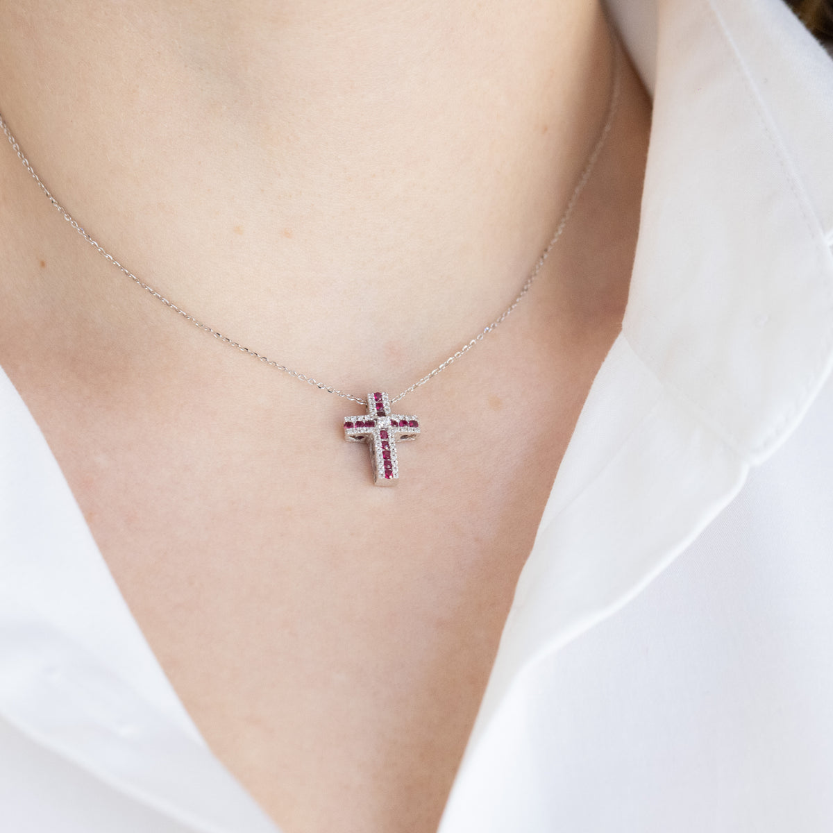 Collana croce in oro bianco 18 kt con rubini e diamanti