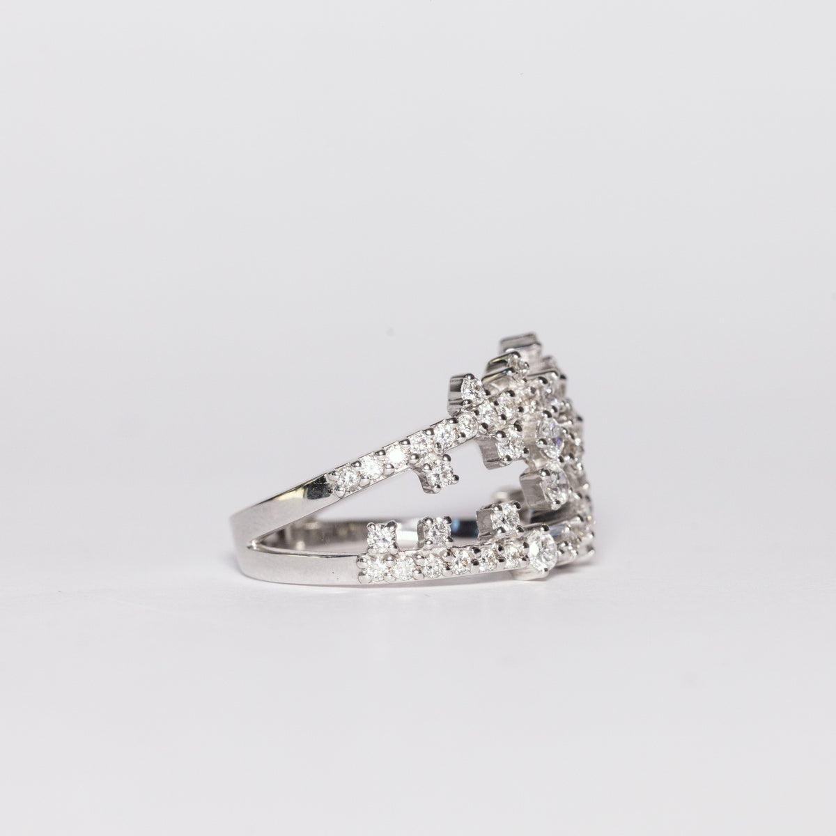Anello Fascia In Oro Bianco 18 Kt E Diamanti