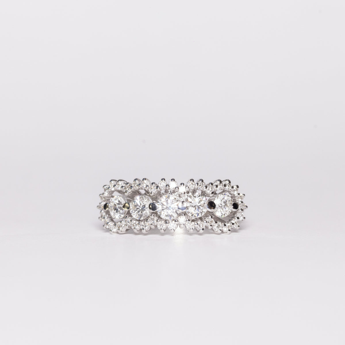 18kt White Gold And Diamond Veretta Ring