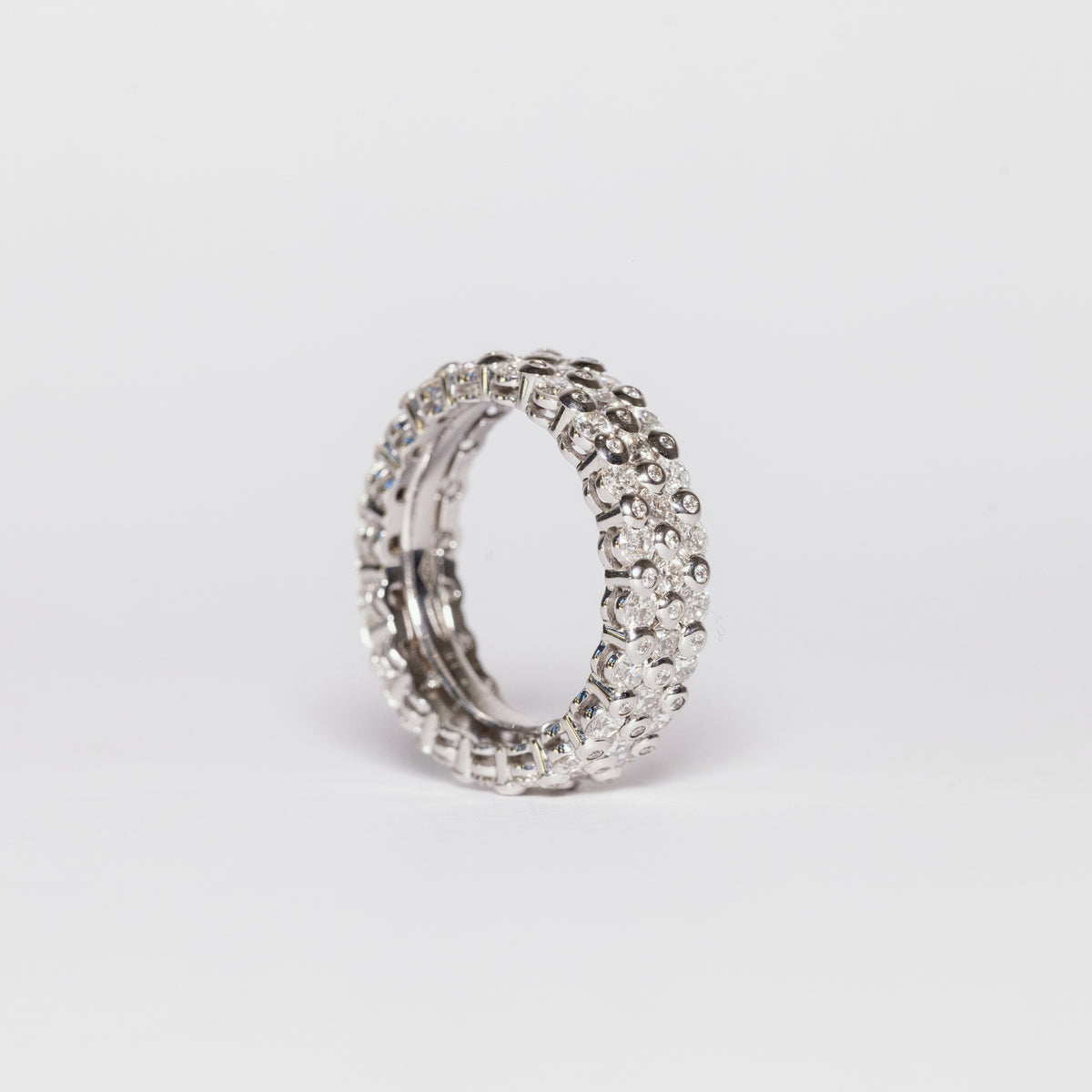 18K White Gold and Diamond Finger Ring