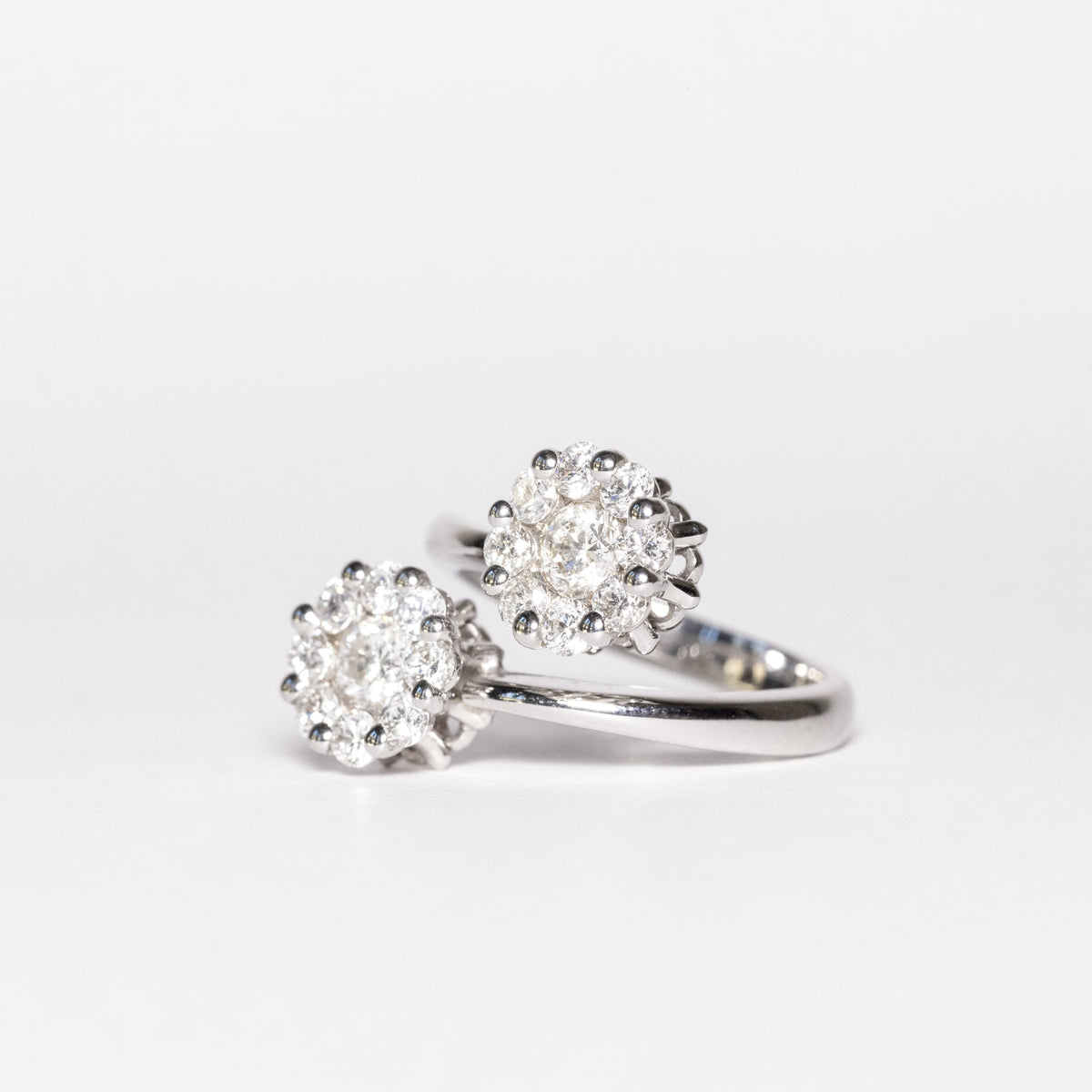 18K White Gold Ring With Diamond Pavé Flowers