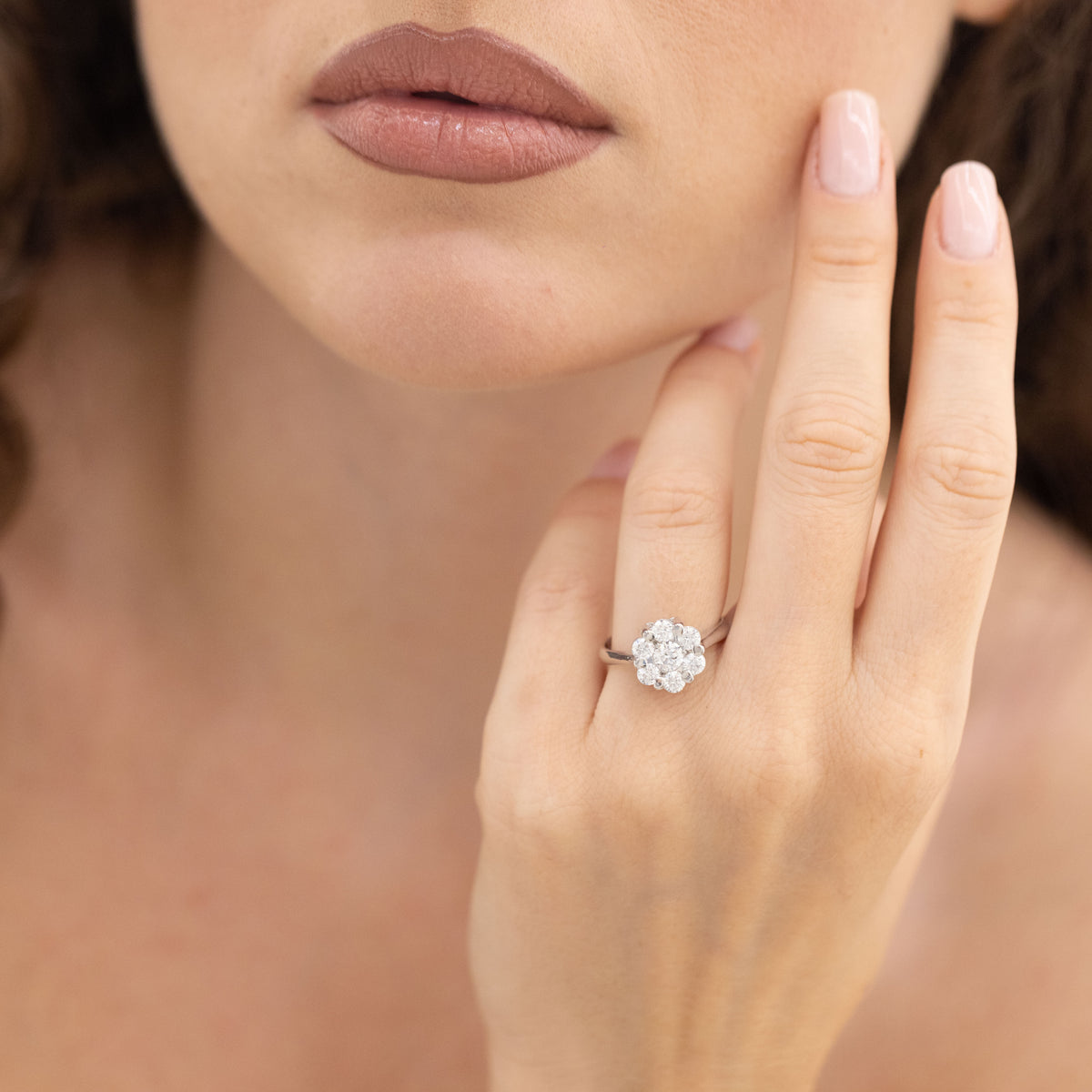 Anello Solitario In Oro Bianco 18 kt Con Fiore Di Diamanti