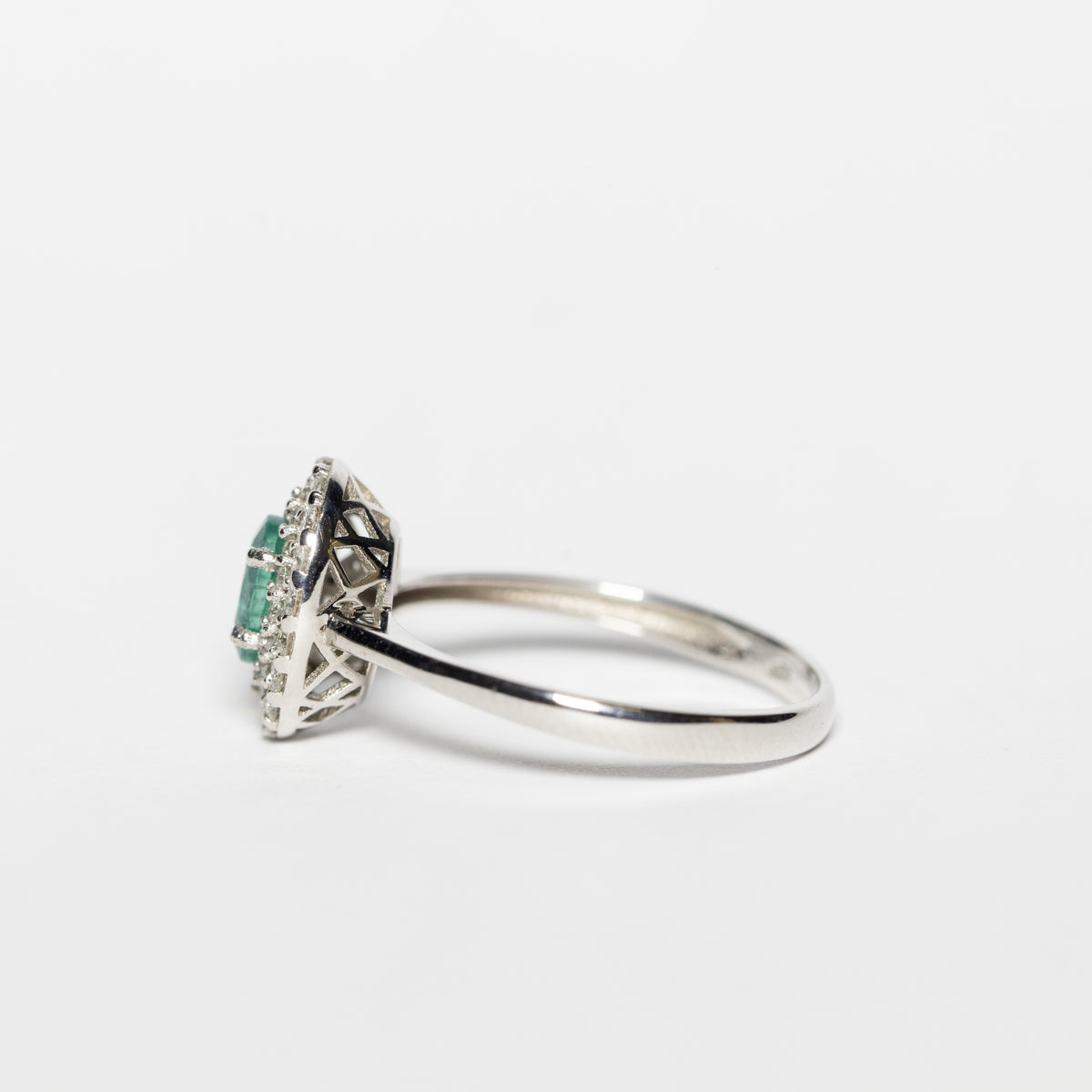 18K White Gold Ring With Emerald And Double Row Of Diamonds