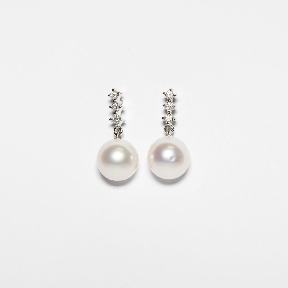 18K White Gold Earrings With Trio Of Diamonds And Pearls
