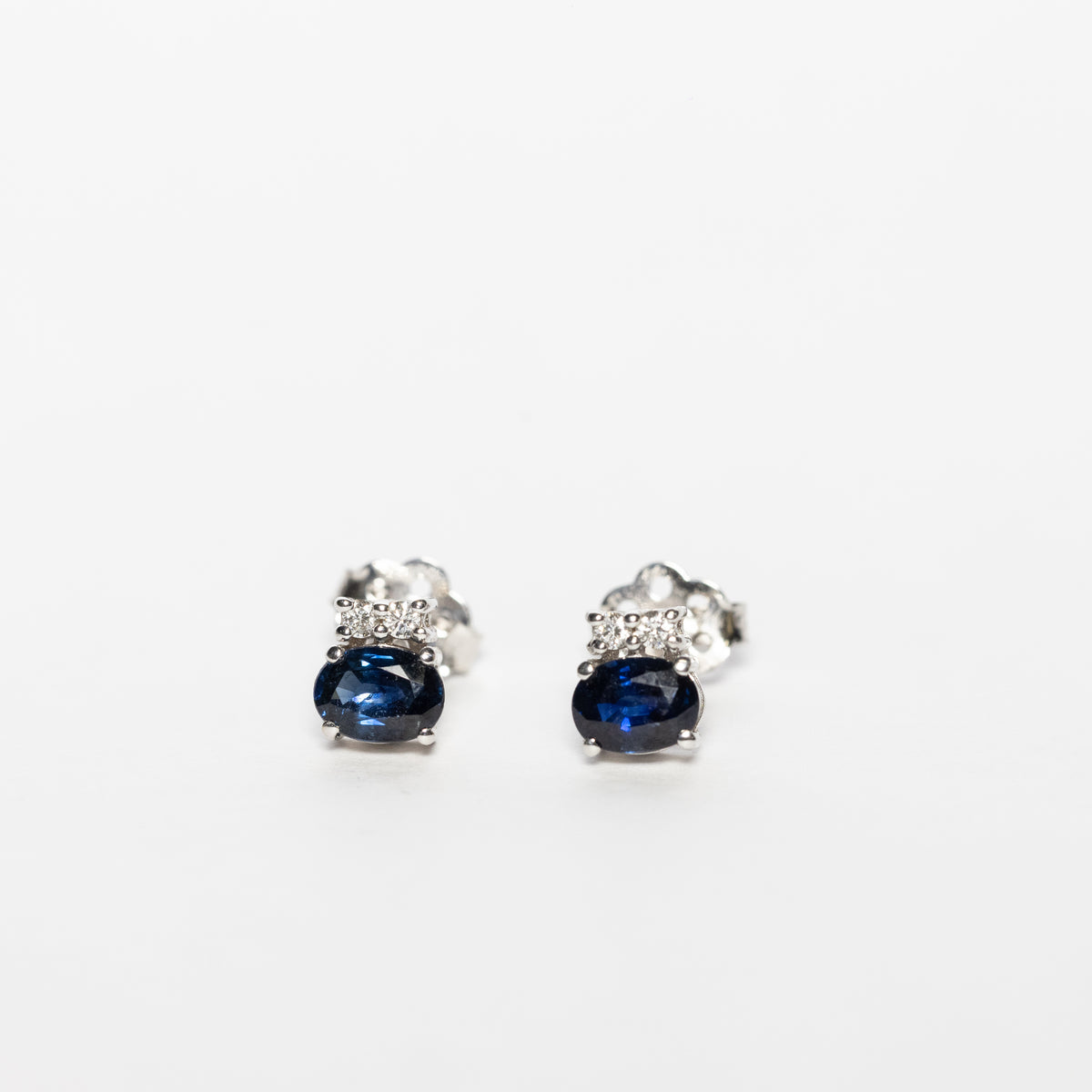 18K White Gold Earrings With Sapphires And Diamonds