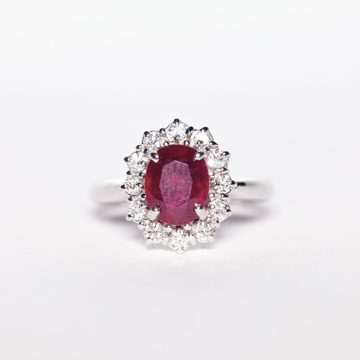 White gold ring with 2.70 carat ruby and diamond surround