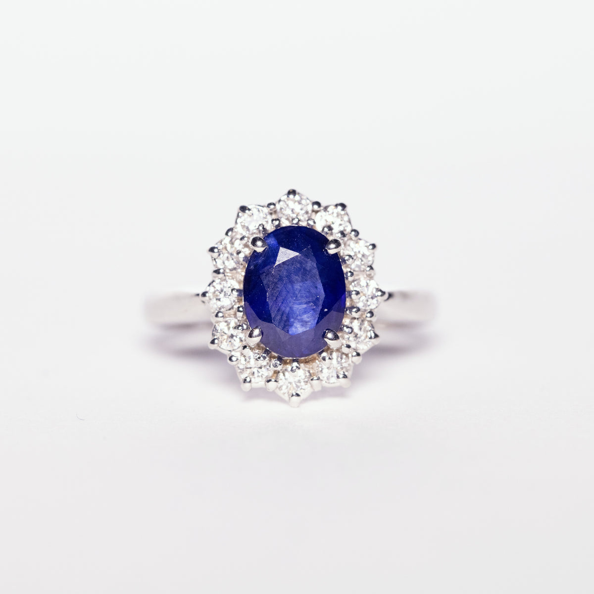 White Gold Ring with 1.54 Carat Sapphire and Diamond Surround