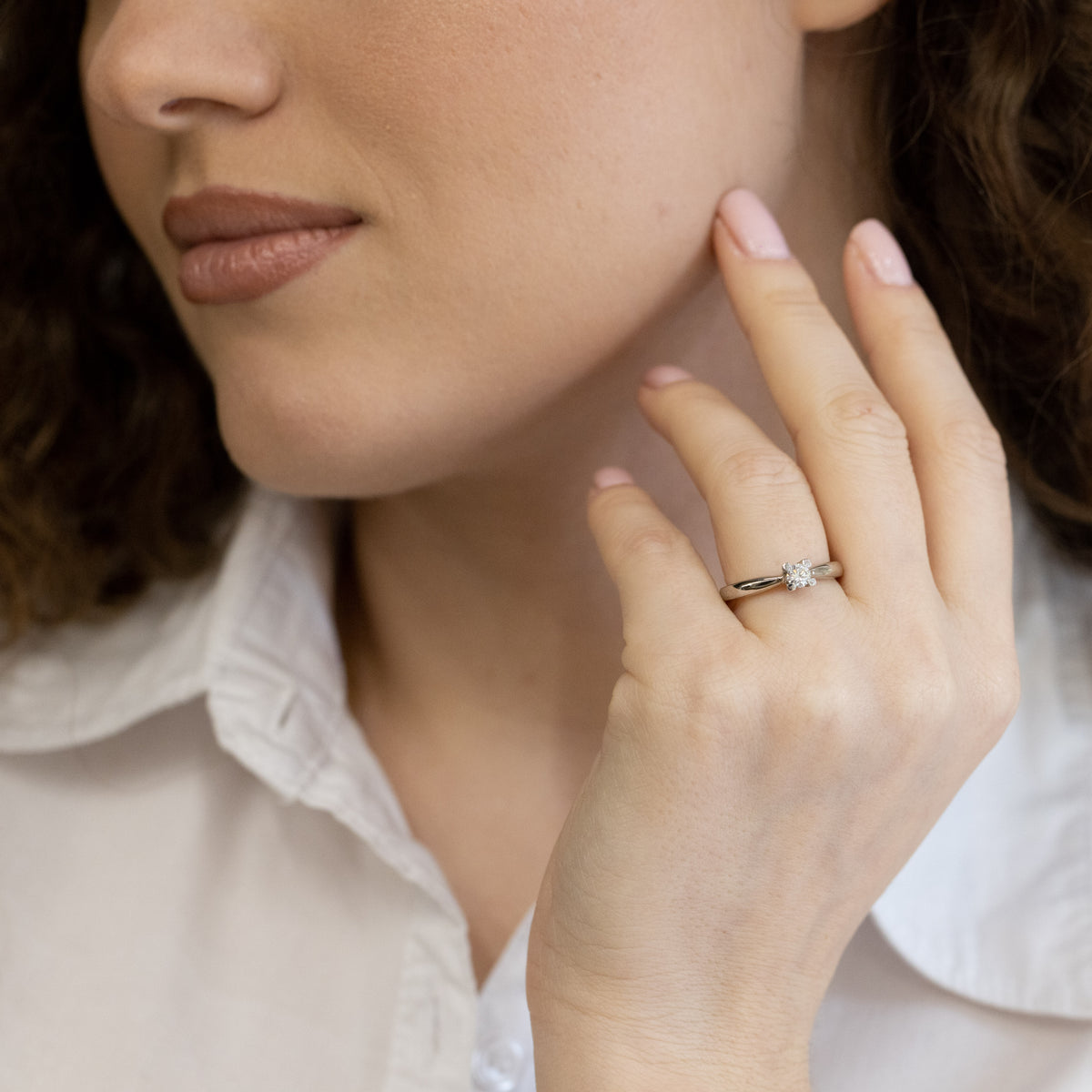 Anello Solitario in oro Bianco 18kt con diamante centrale