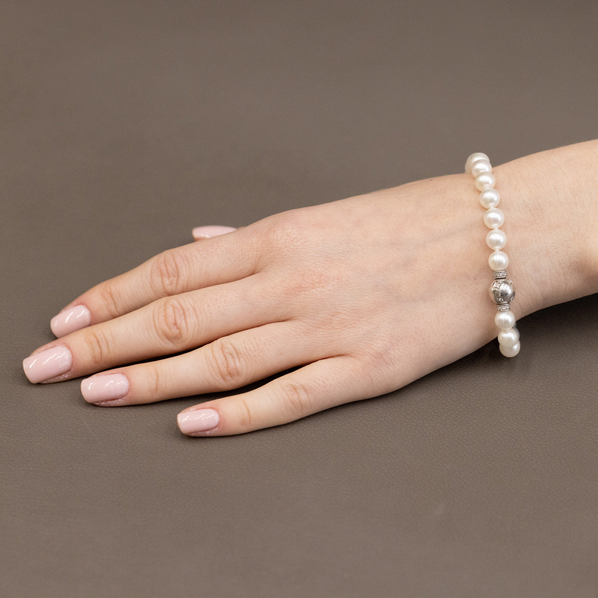 Bracciale di perle con diamanti in oro bianco 18kt