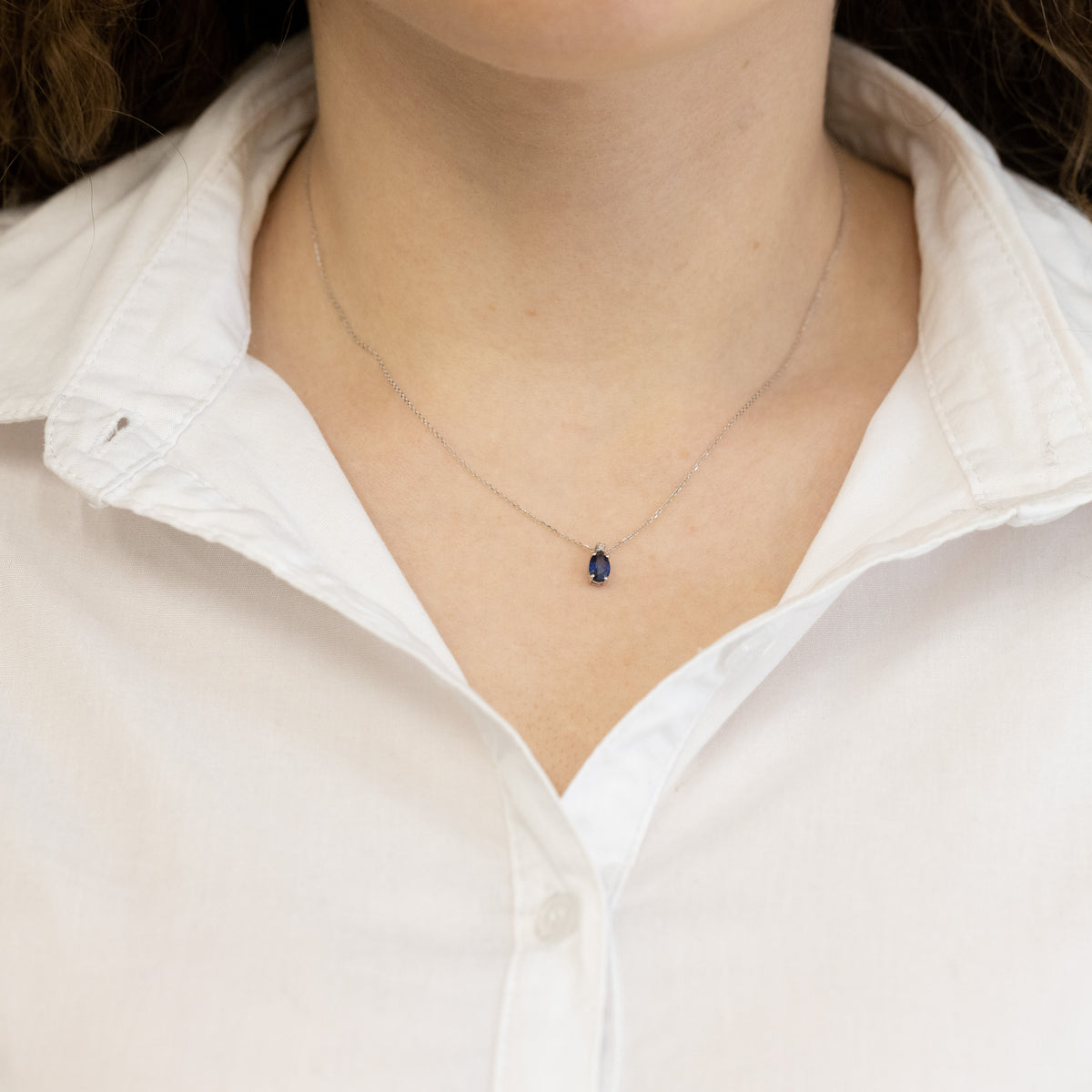 Collana In Oro Bianco 18 Kt Con Zaffiro E Diamante