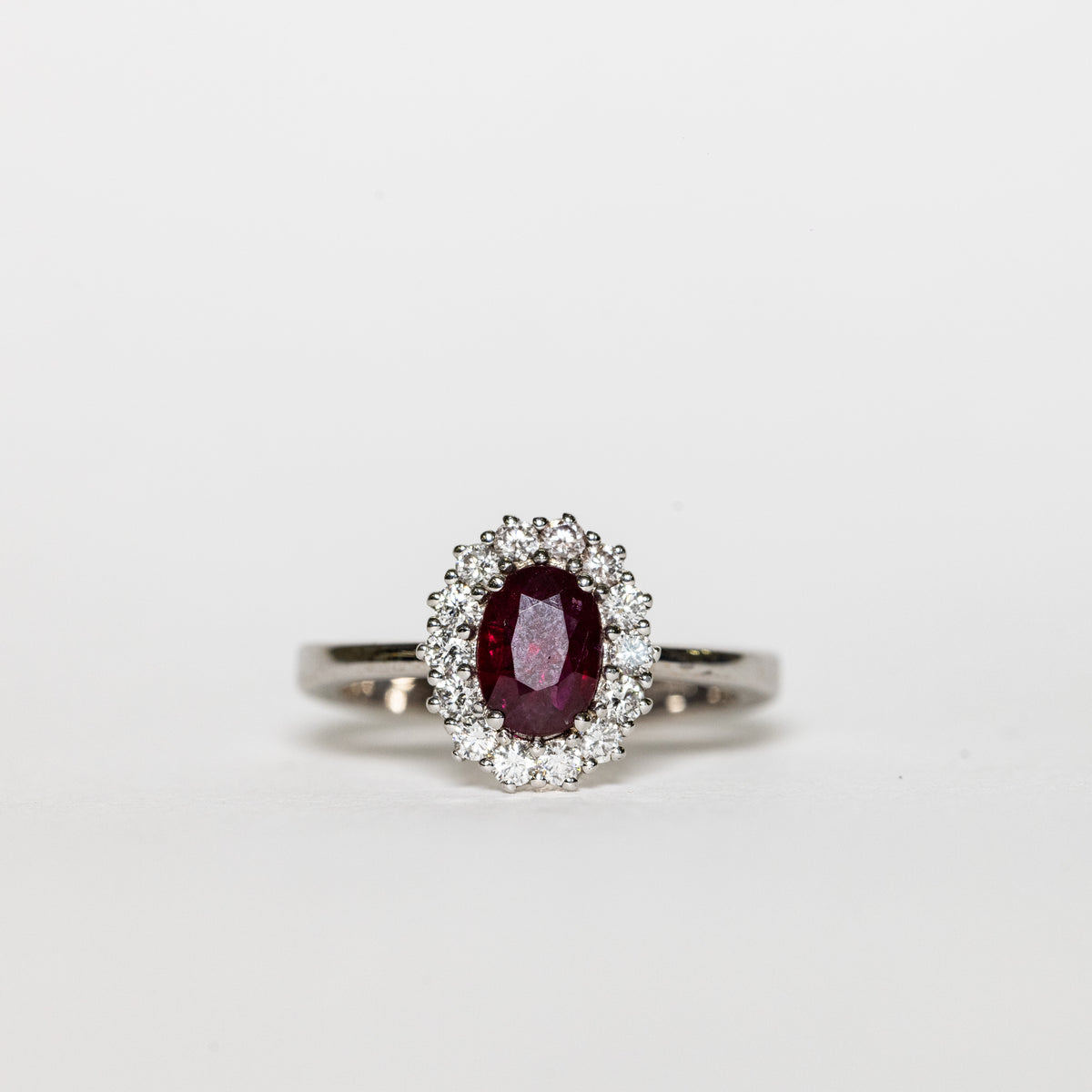 18K White Gold Ring With Central Ruby And Diamond Ring