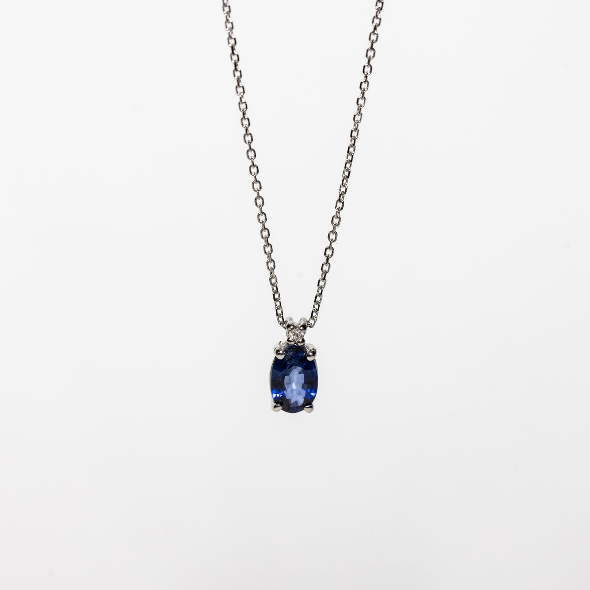 18K White Gold Necklace With Sapphire And Diamond