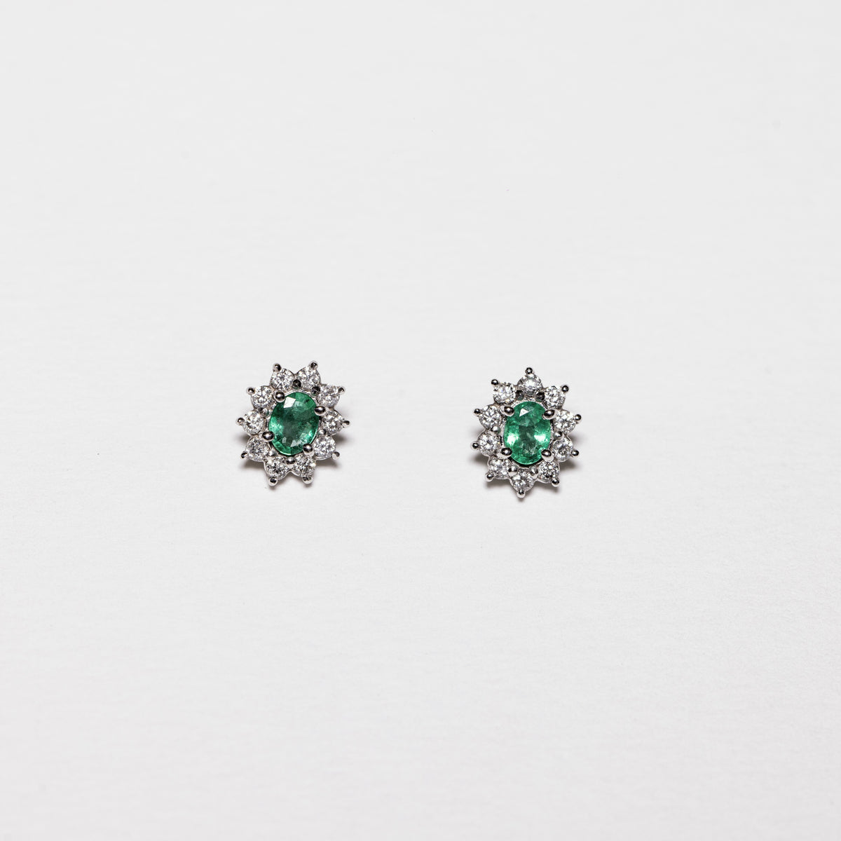 18K White Gold Earrings With Emeralds And Diamonds
