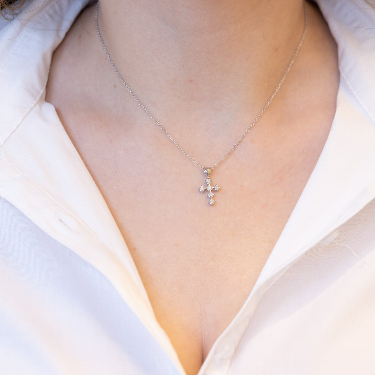 18kt White Gold Necklace with Diamond Cross