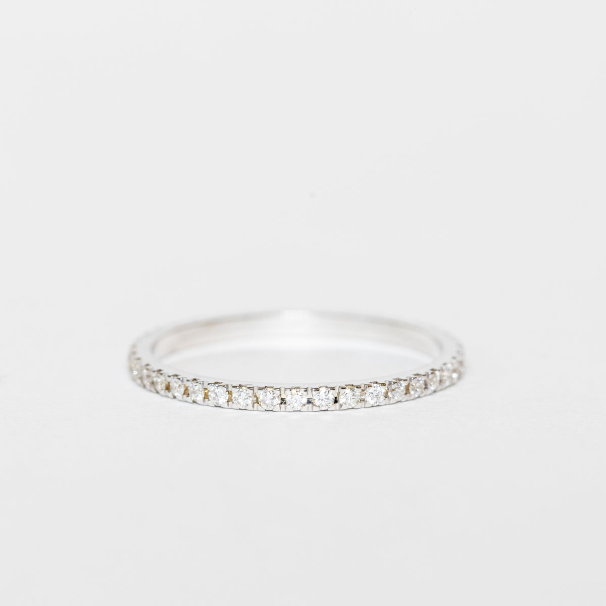 18K White Gold And Diamonds Band Ring
