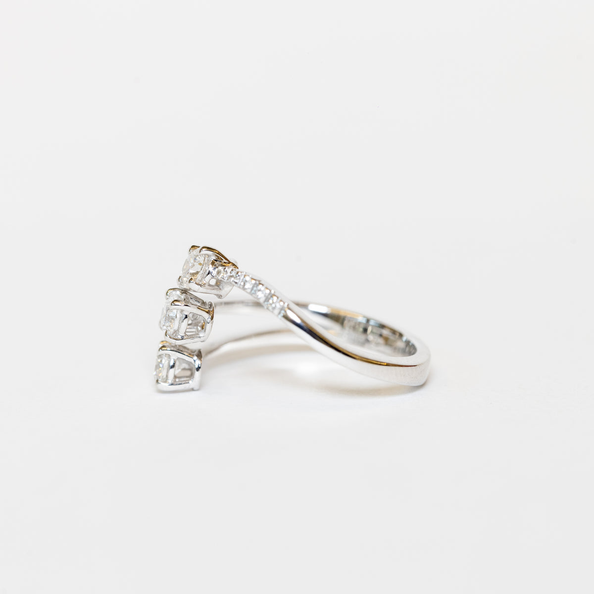 18KT White Gold Fantasy Rings with Diamond Trilogy
