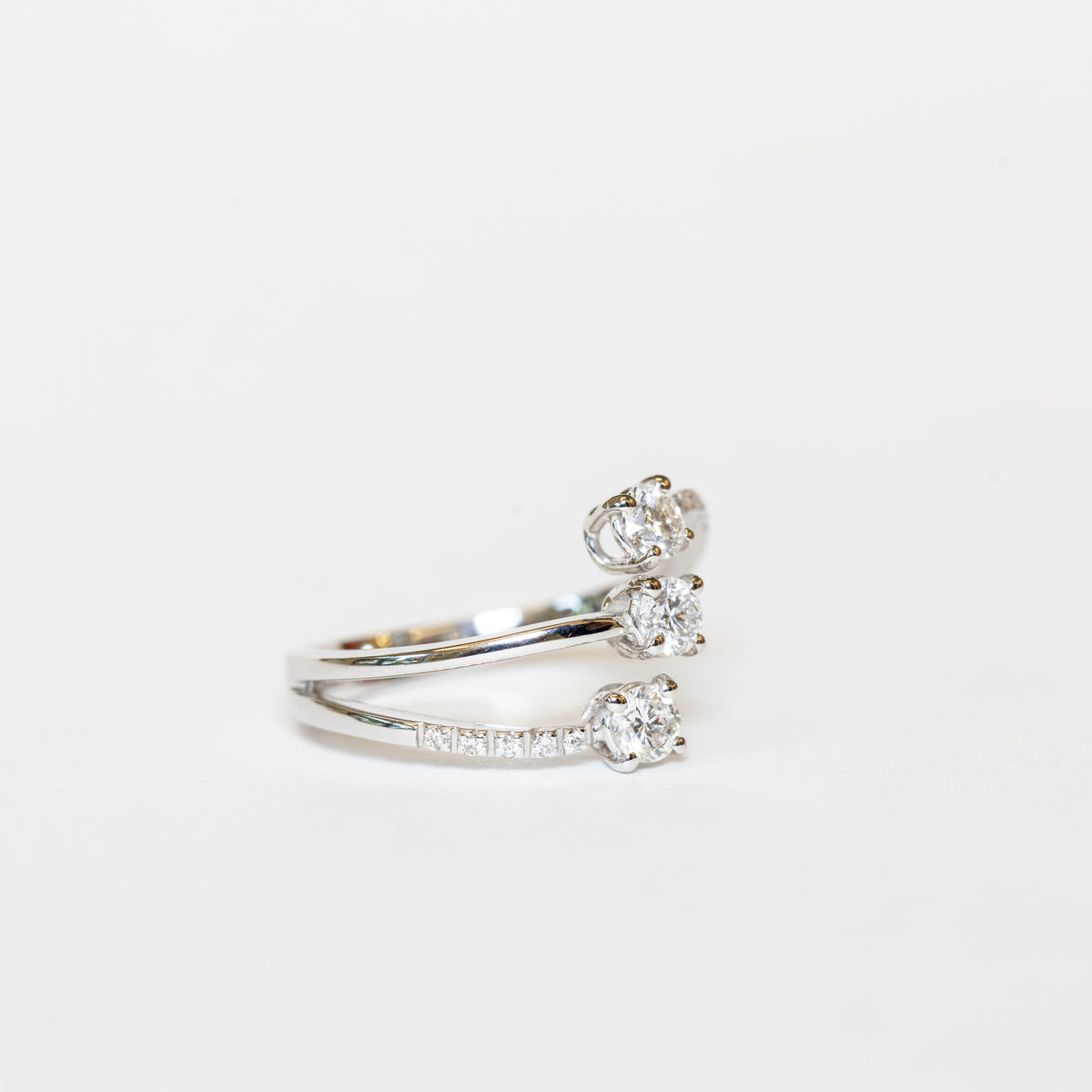 18KT White Gold Fantasy Rings with Diamond Trilogy