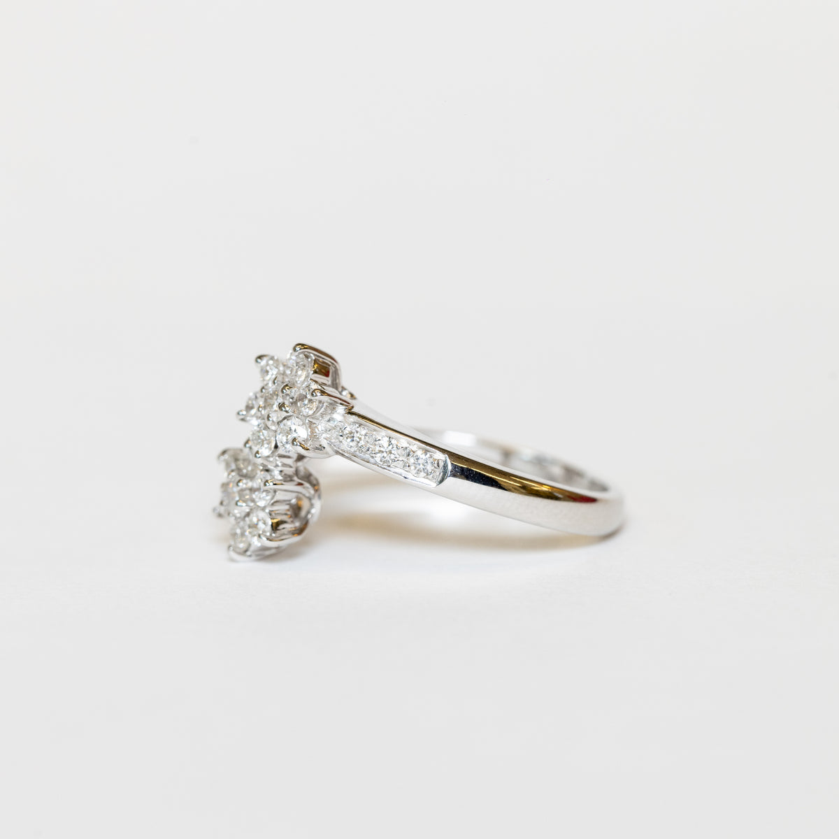 Contrariè Fantasy Flowers Ring in 18 KT White Gold with Diamond Pavè