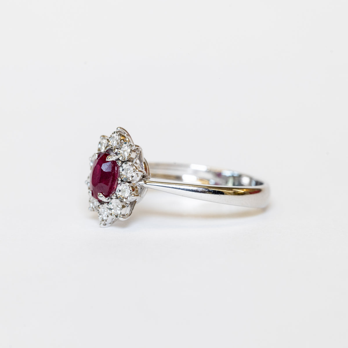 18K White Gold Ring With Oval Ruby And Diamonds