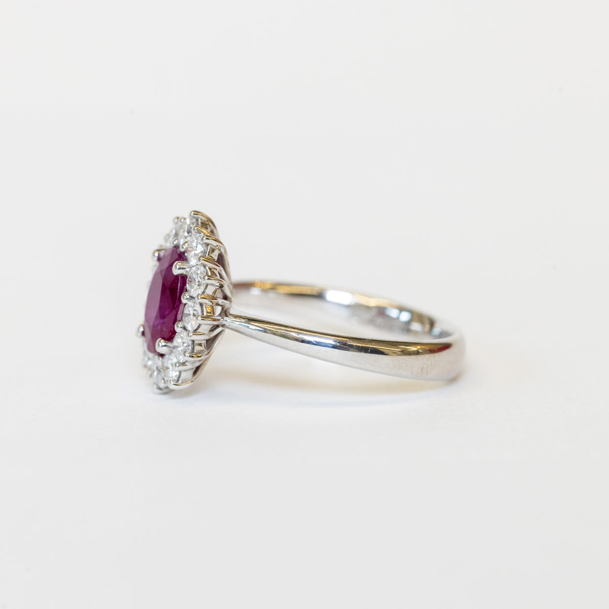 18K White Gold Ring With Oval Ruby And Diamonds