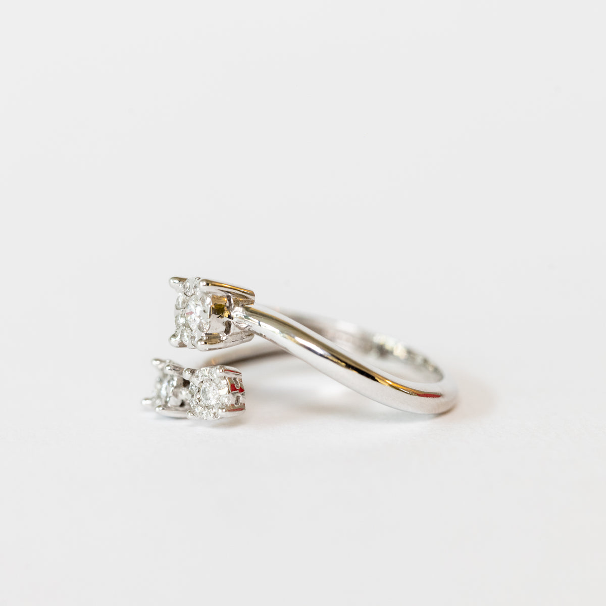 18K White Gold Ring With Diamond Pavé
