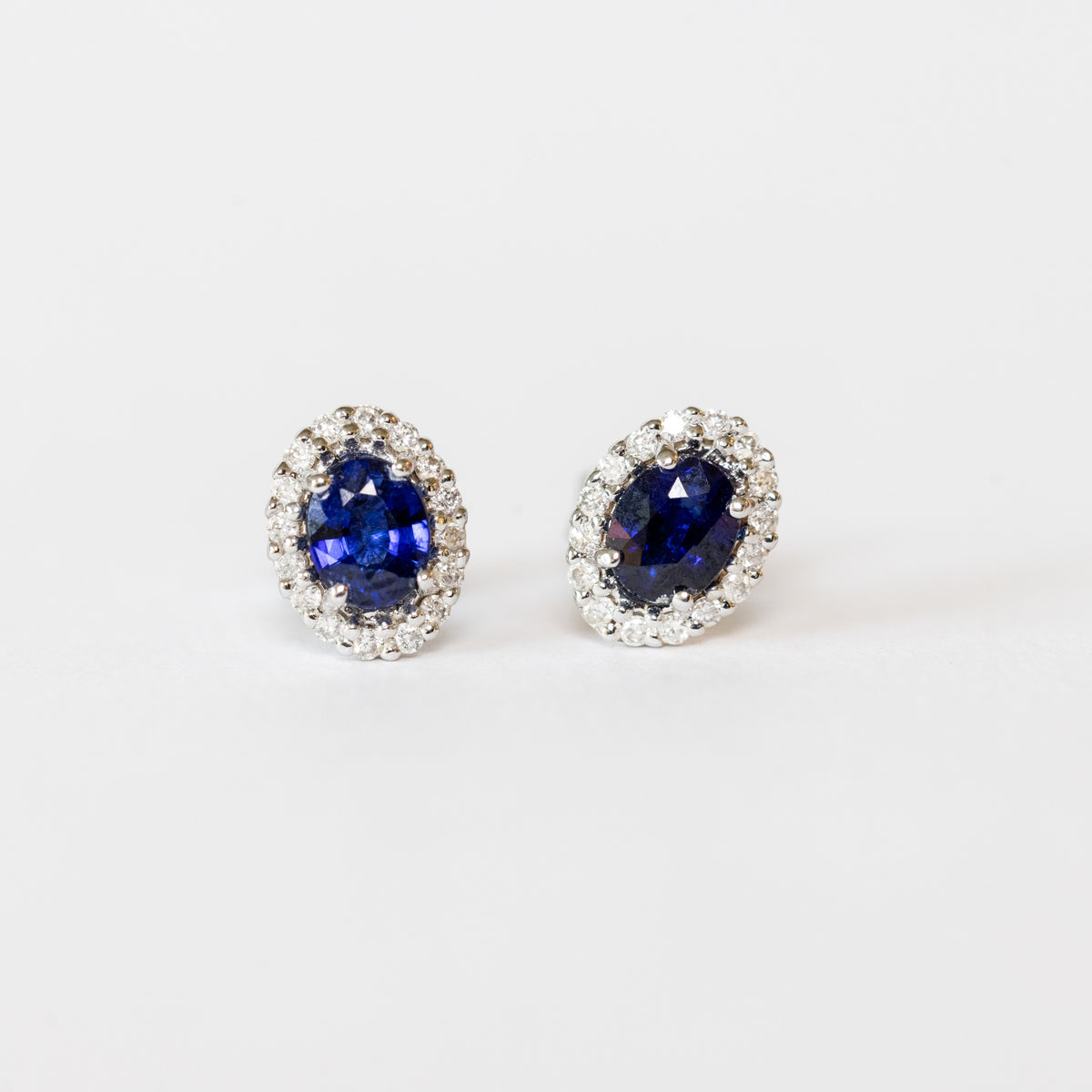 18kt white gold earrings with sapphires and diamonds
