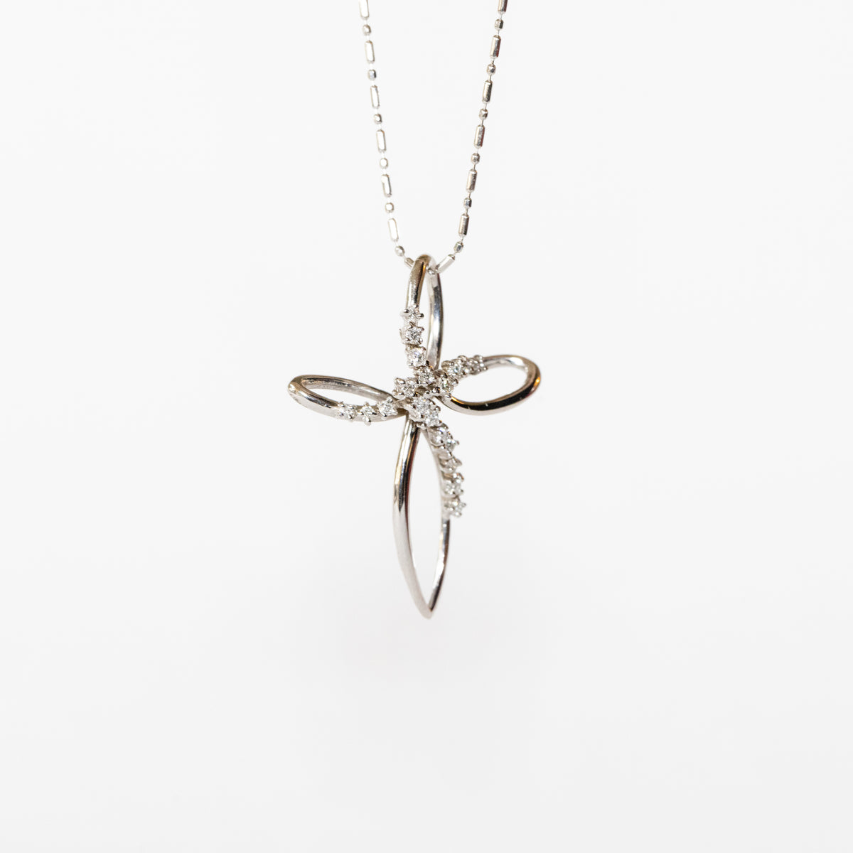 18KT White Gold Necklace Fantasy Cross in Diamonds