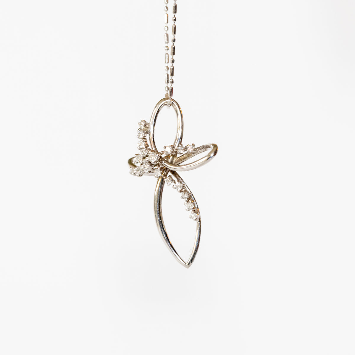 Collana in Oro Bianco 18 KT Croce Fantasy in Diamanti