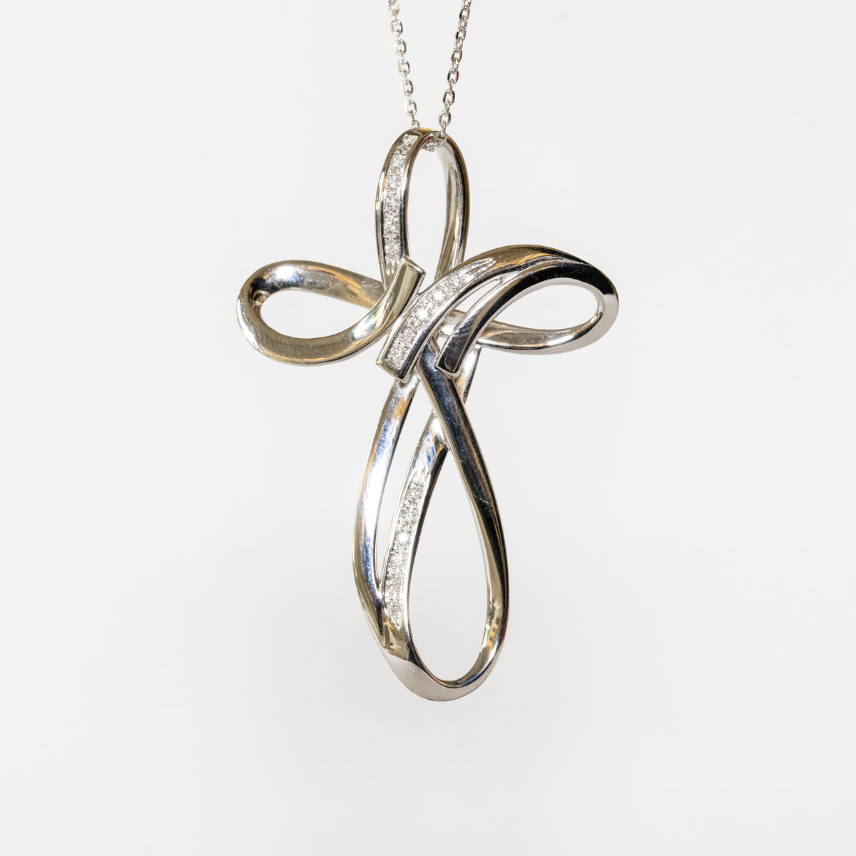 Collana in oro bianco 18 kt con croce in diamanti