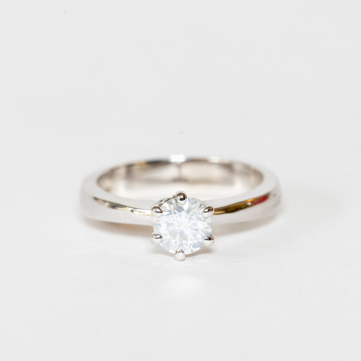 18kt White Gold 6 Prong Solitaire Ring with Diamond