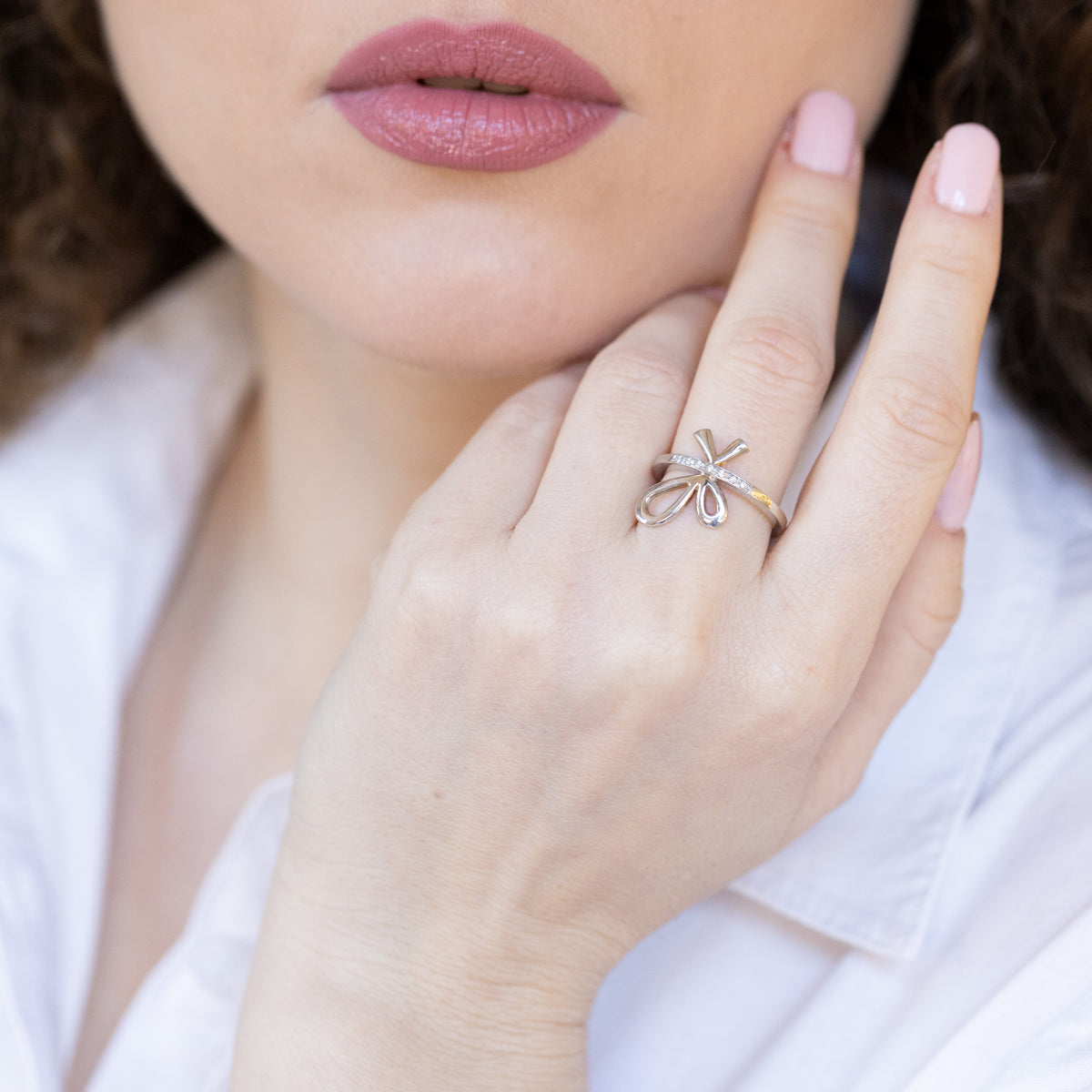 Bow Ring In 18kt White Gold With Diamonds