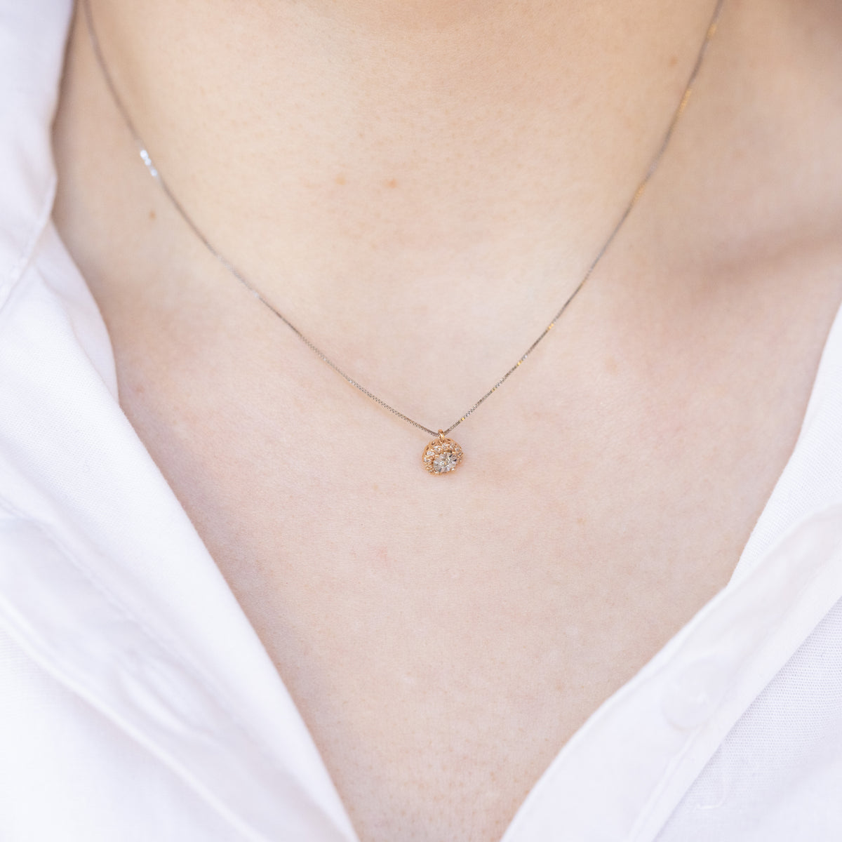 Collana punto luce pavé in oro bianco e rosa 18 kt e diamanti