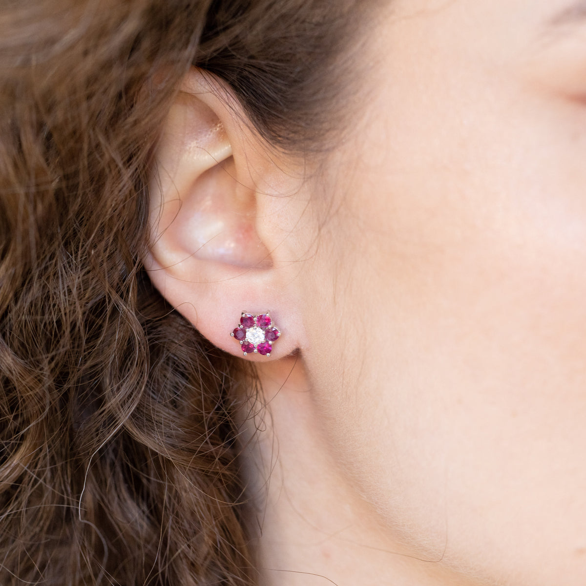 Orecchini Red flower in oro bianco 18 kt e diamanti