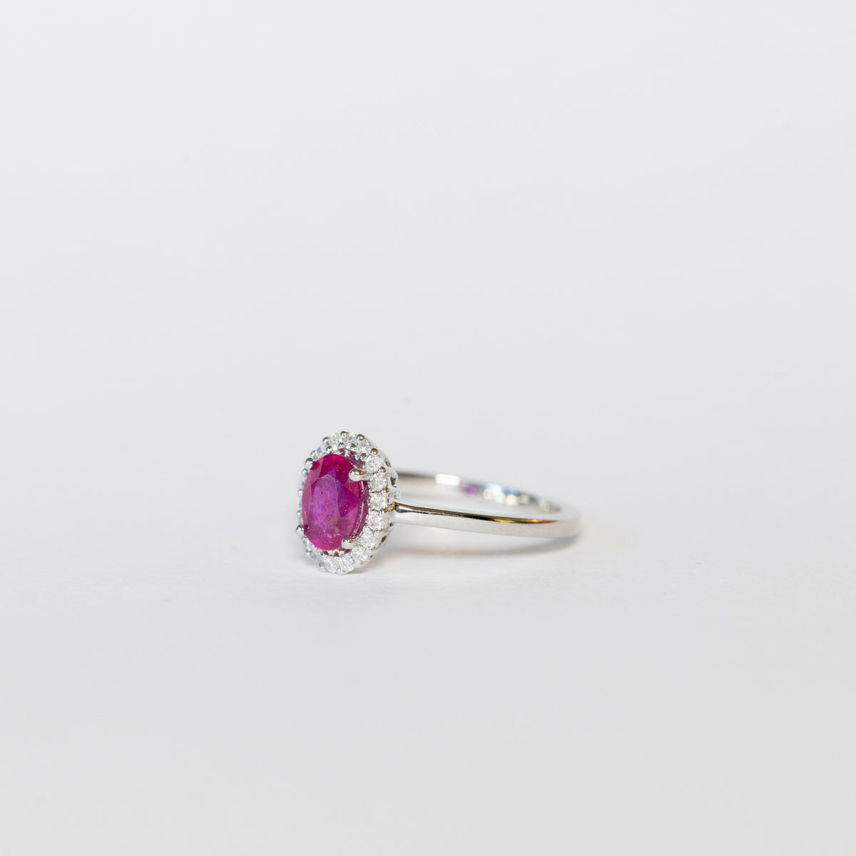 18kt White Gold Ring with Central Ruby and Diamond Surround