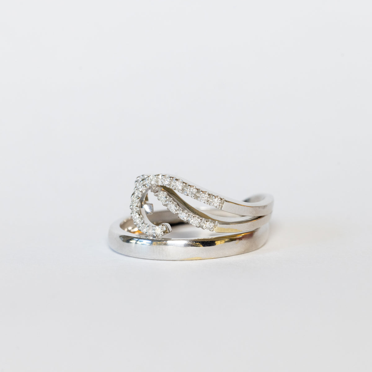 Mars Ring in 18kt White Gold with Diamonds