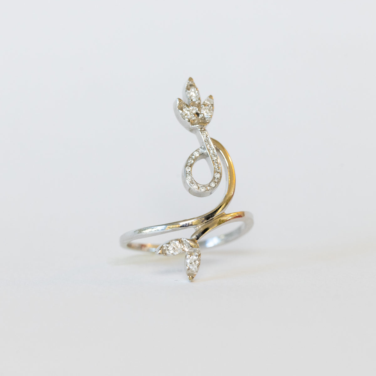 18kt white gold and diamond leaf fantasy ring