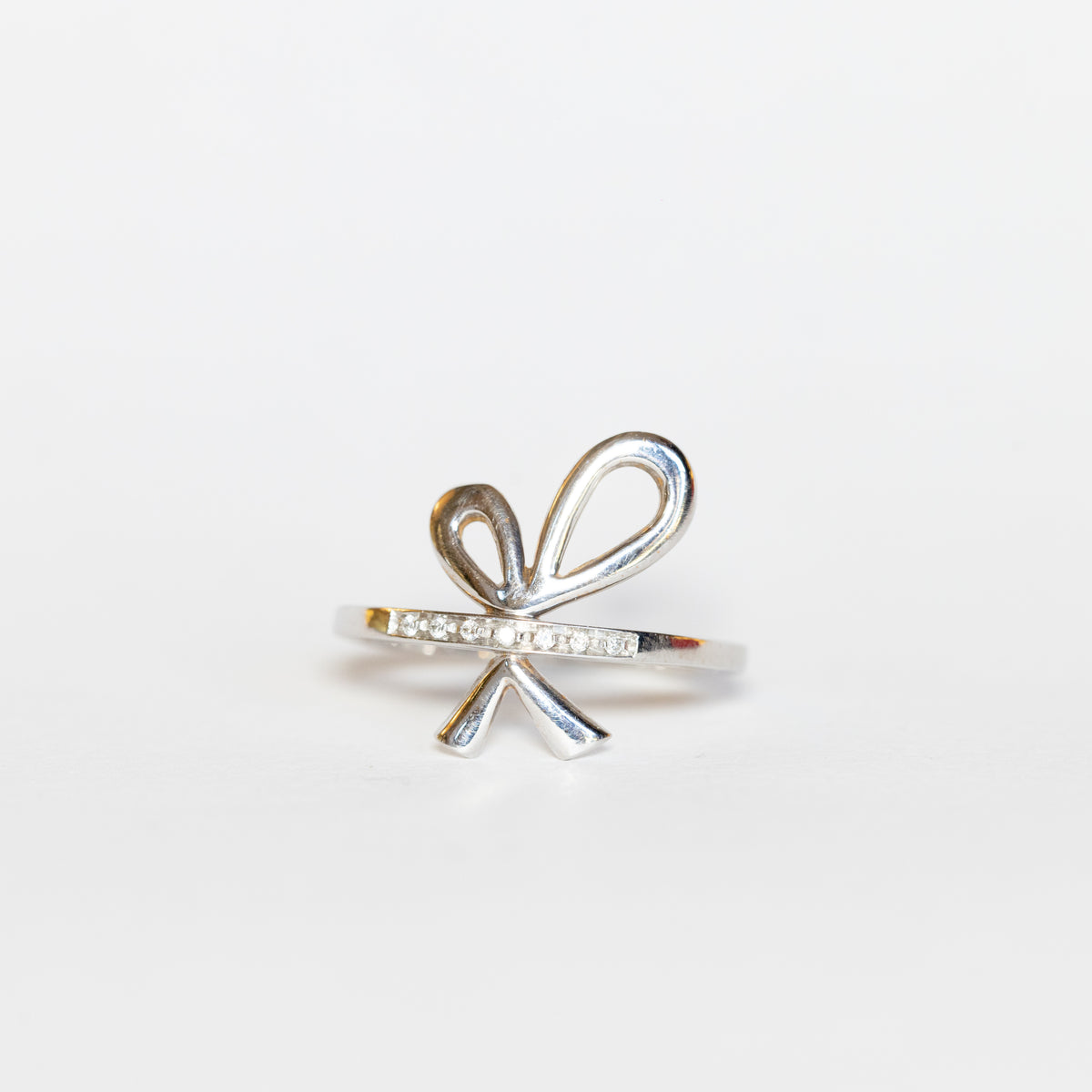 Bow Ring In 18kt White Gold With Diamonds
