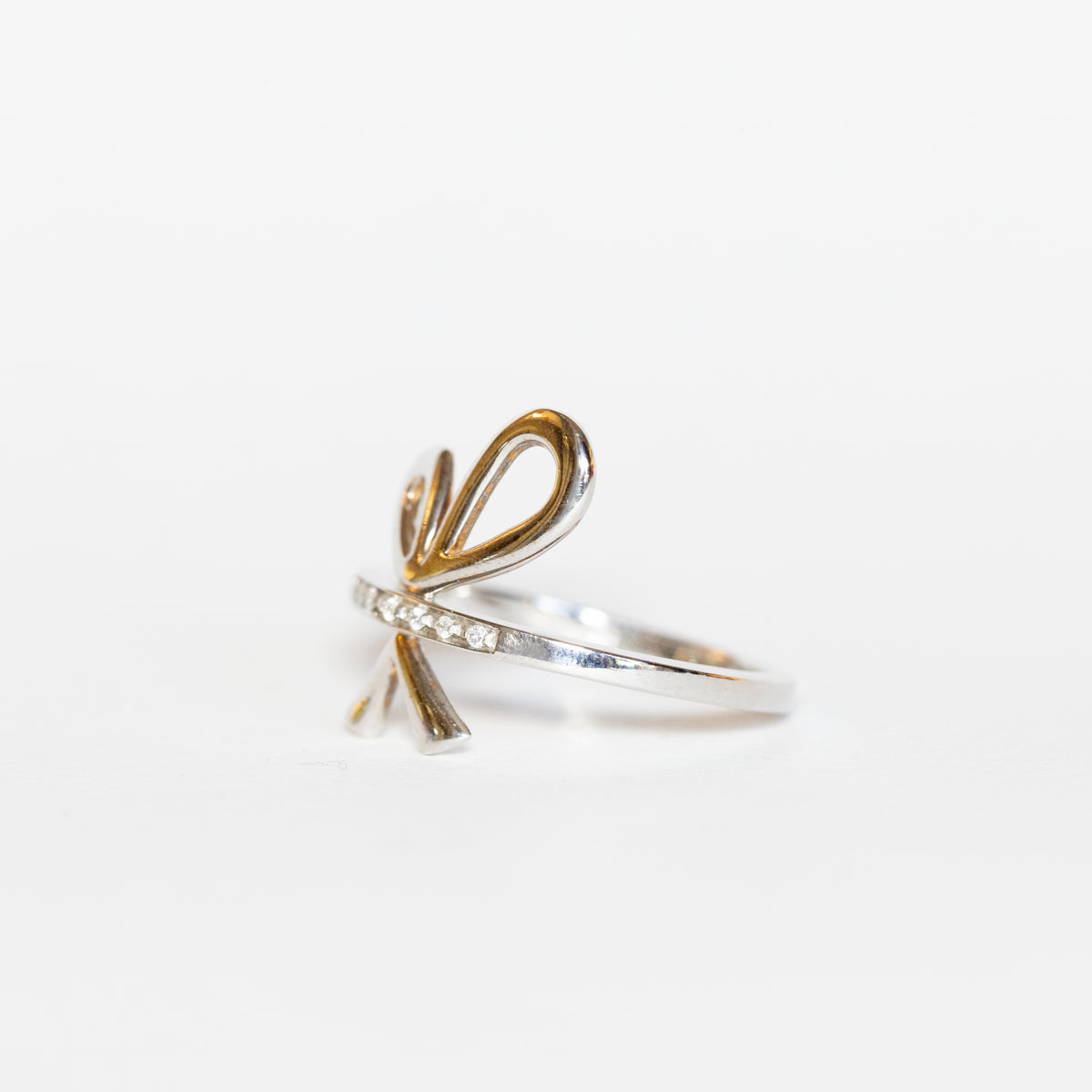 Bow Ring In 18kt White Gold With Diamonds