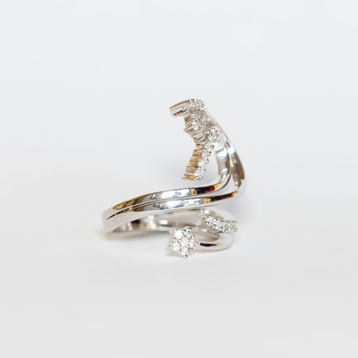 18kt White Gold Flower Fantasy Ring with Diamonds