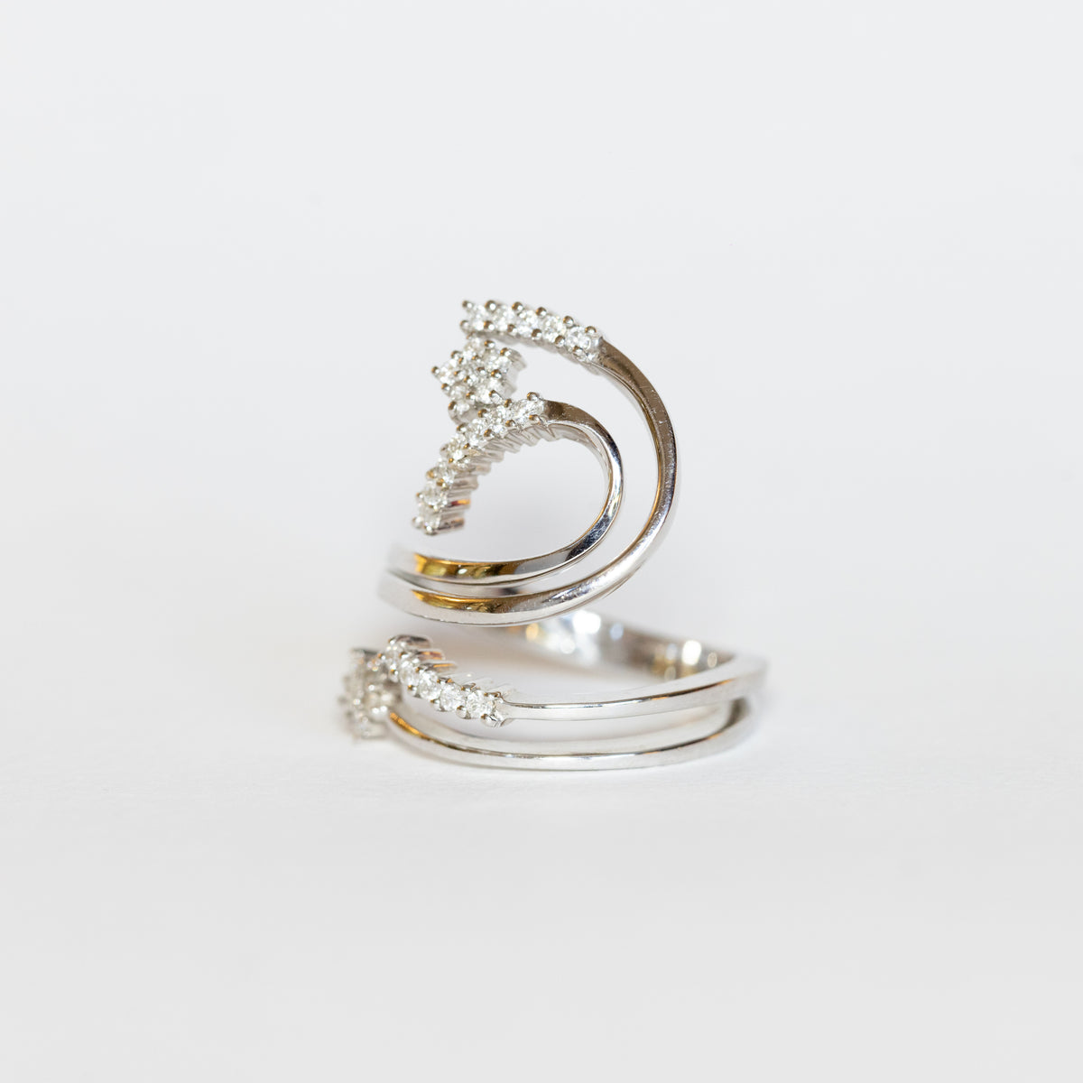 18kt White Gold Flower Fantasy Ring with Diamonds