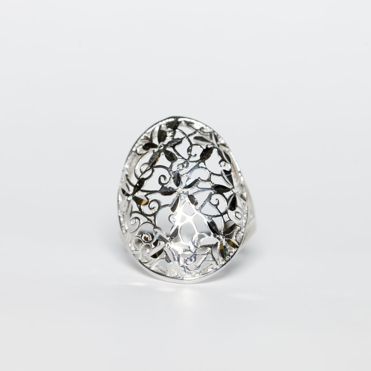 18kt White Gold Flower Fantasy Ring