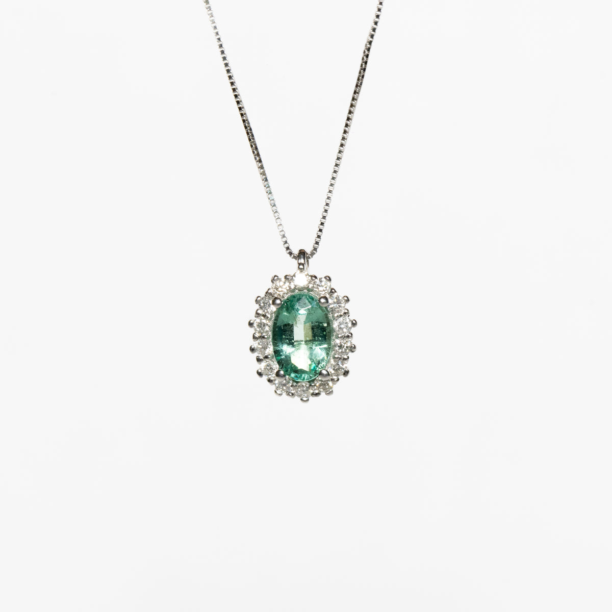 18kt white gold necklace with oval emerald and diamond ring