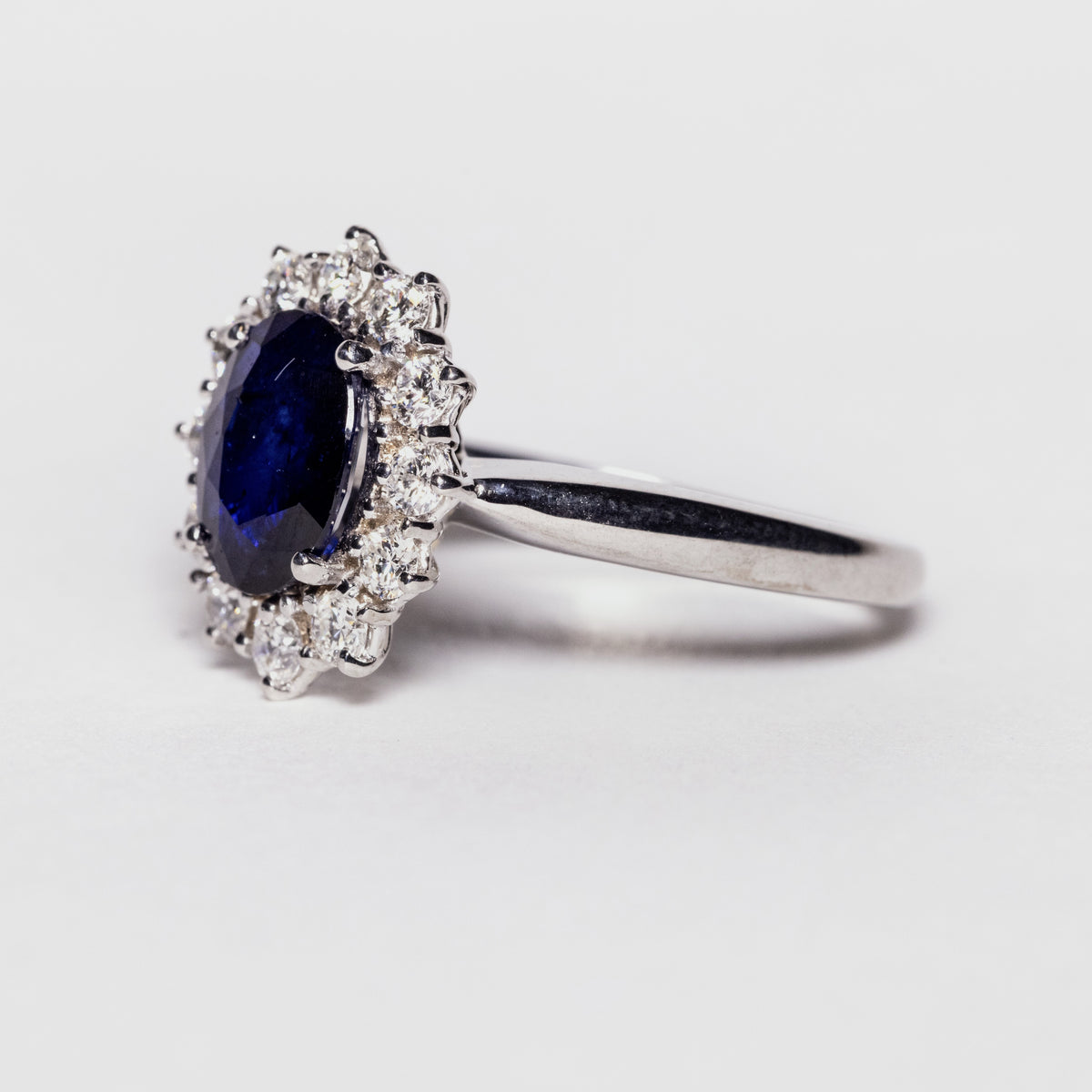 18kt white gold ring with 2.26kt sapphire and diamond surround