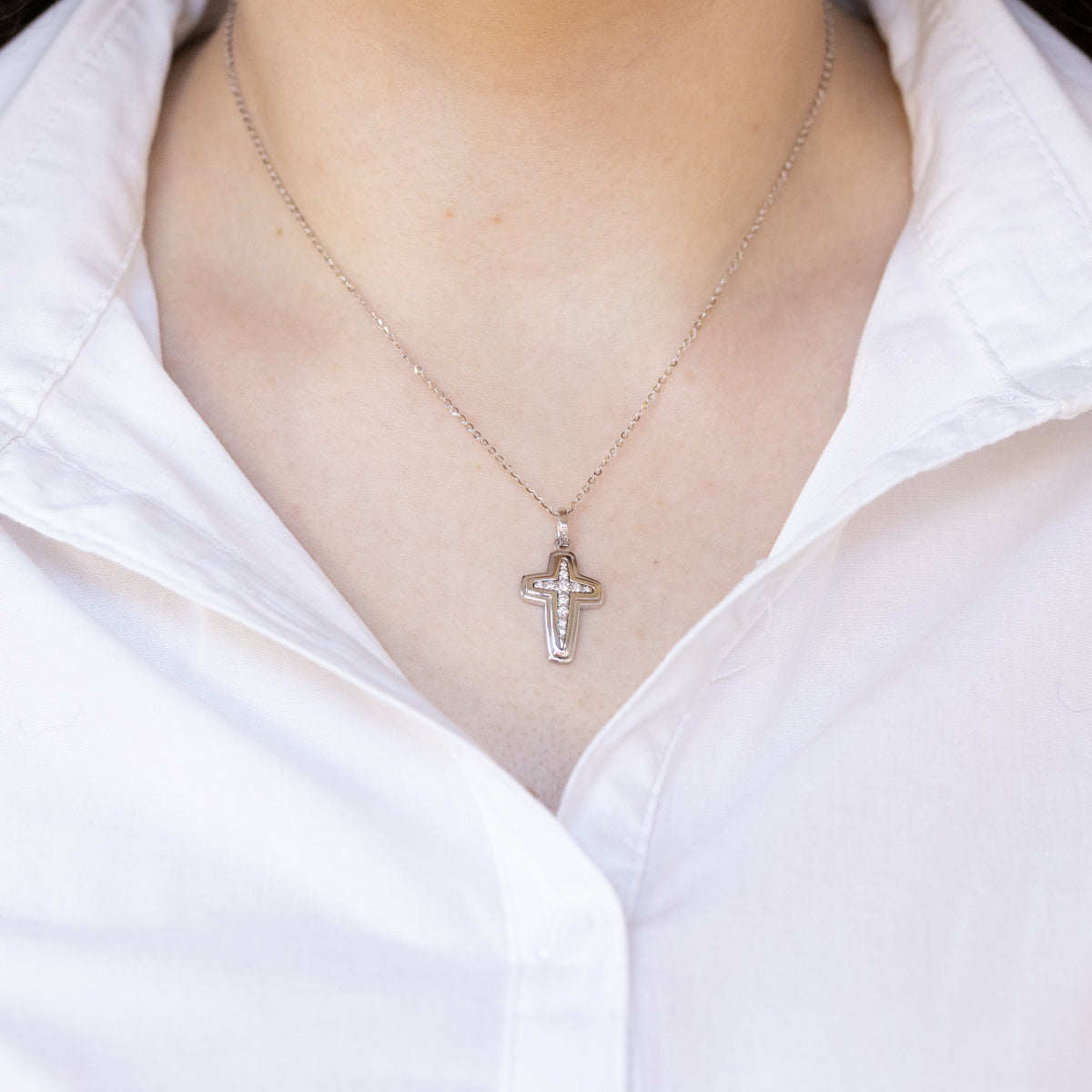 Collana con Croce in Oro Bianco 18 kt e Diamanti