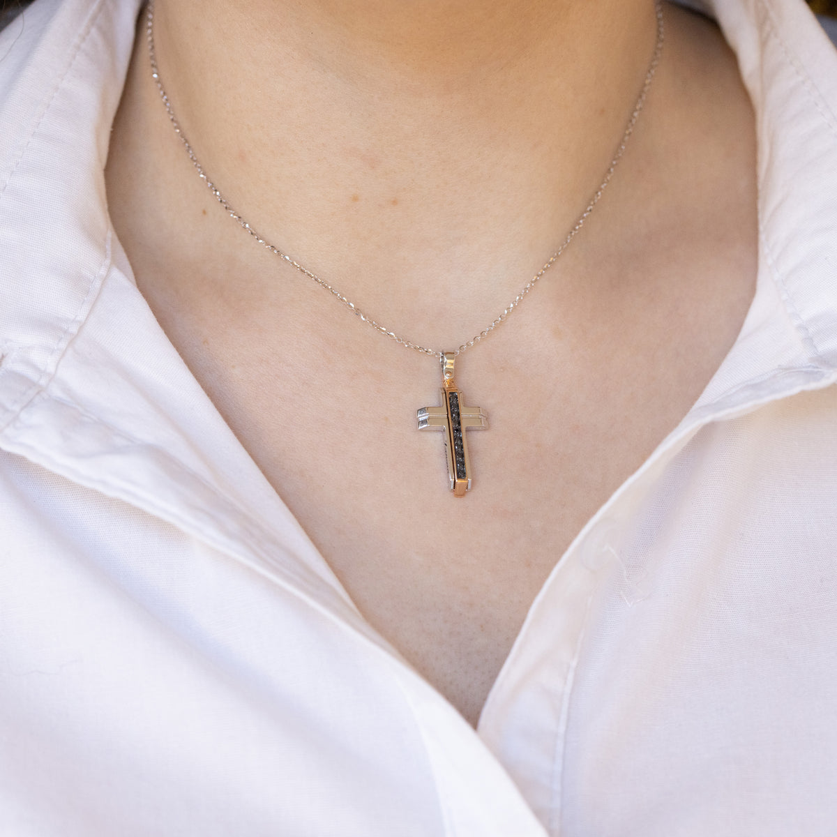 Collana con Croce in Oro bianco e giallo 18 kt e Diamanti neri