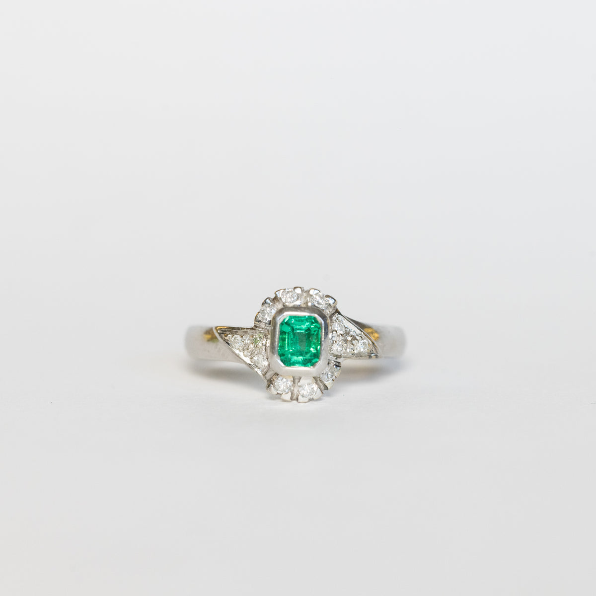 18K White Gold Bezel Set Ring with Emerald and Diamonds