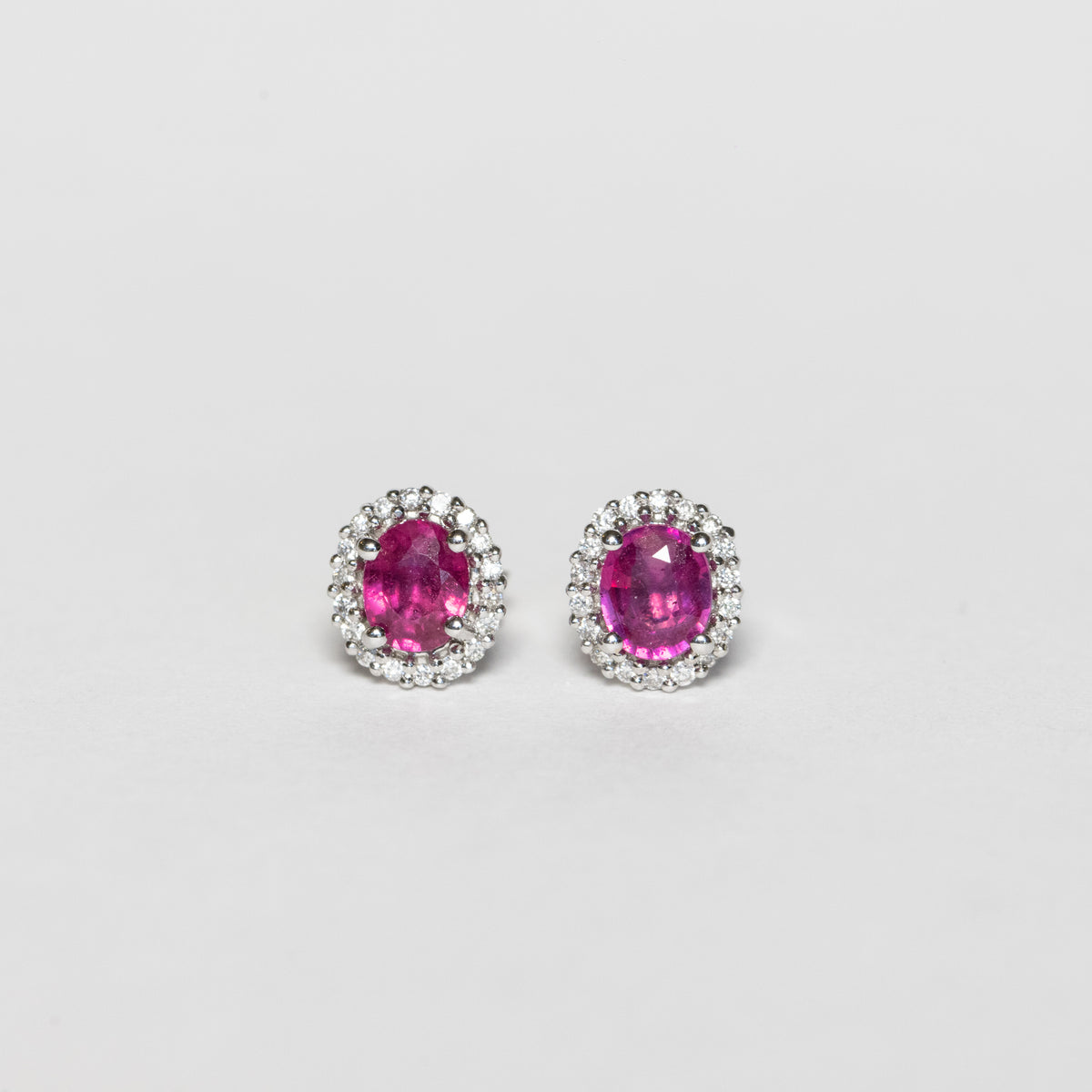 18kt white gold earrings with ruby and diamond ring