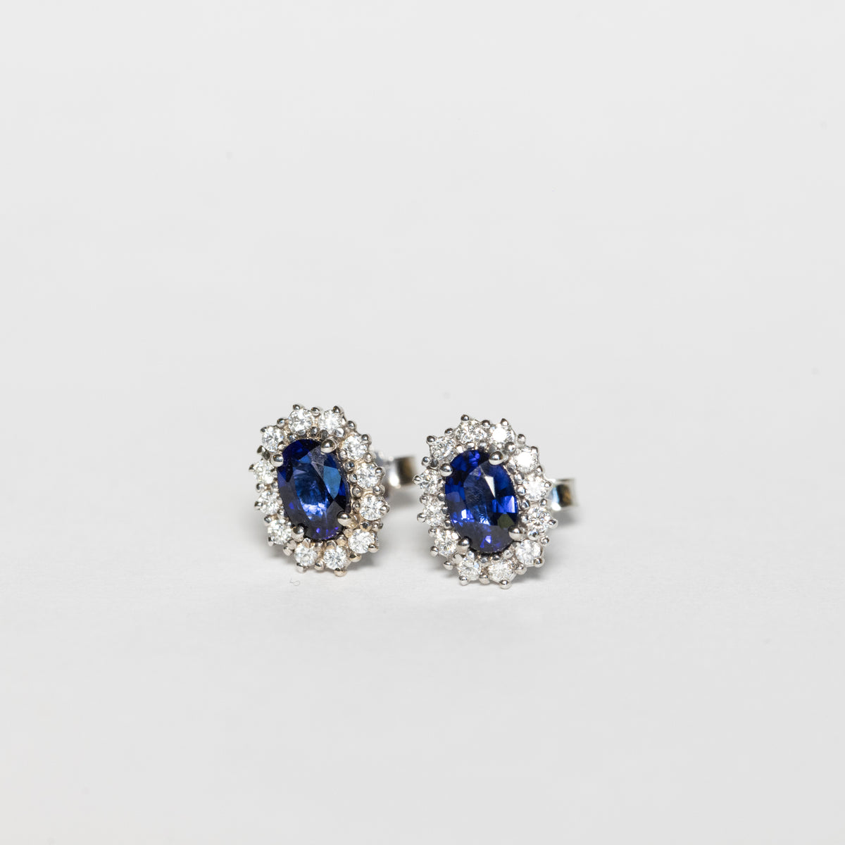 18kt white gold earrings with sapphires and diamonds