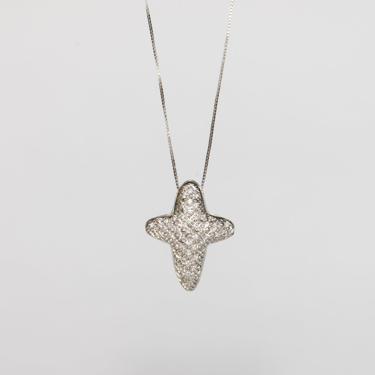 Collana croce in oro bianco 18 kt con diamanti