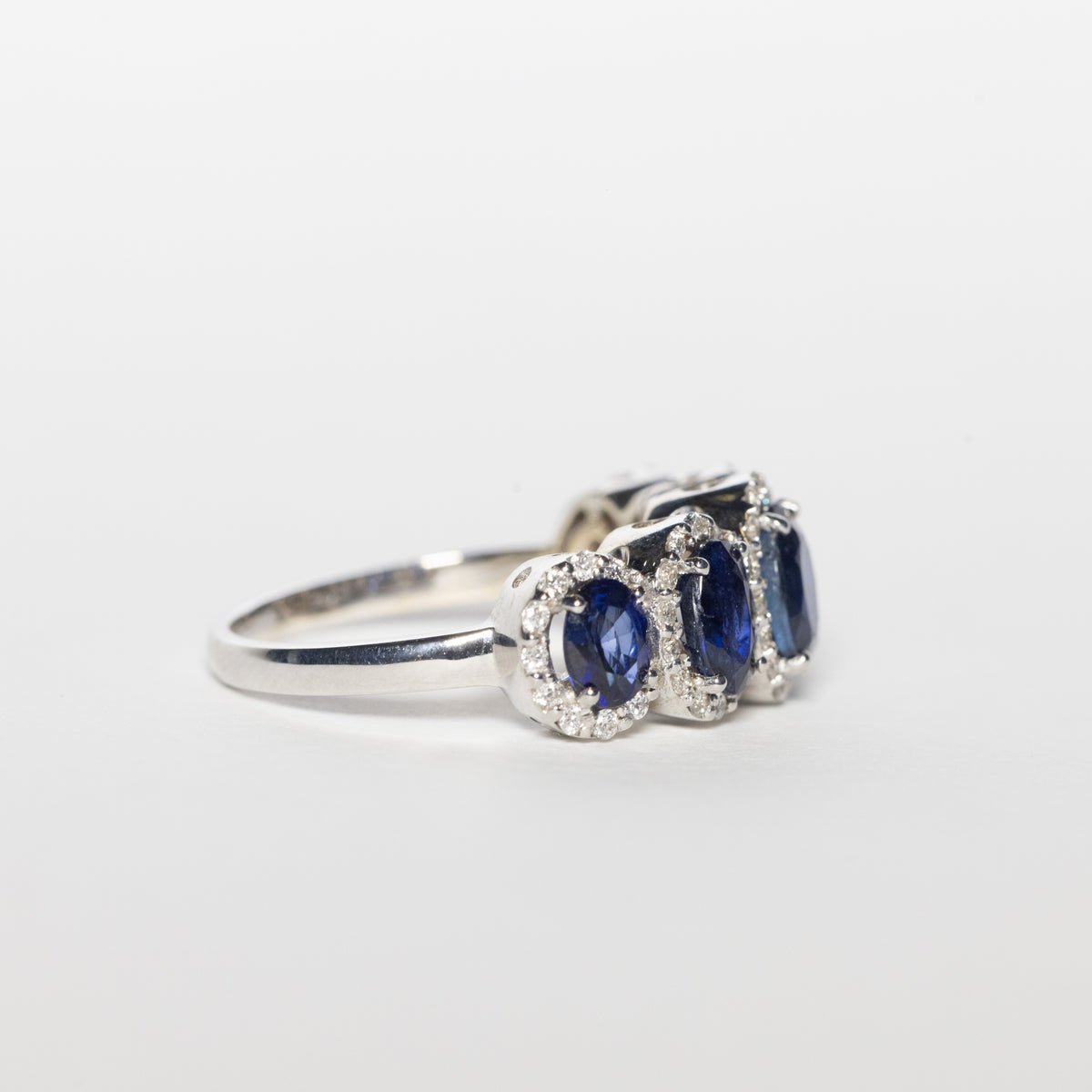 Anello Veretta Cinque Pietre In Oro Bianco 18Kt Con Zaffiri E Diamanti